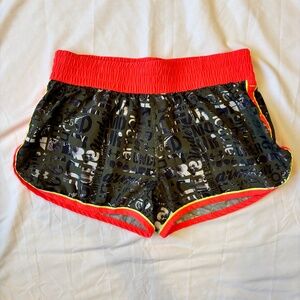 Under Armour Women’s Running Training Shorts Medium Semi-Fitted Logo Print‎ Neon
